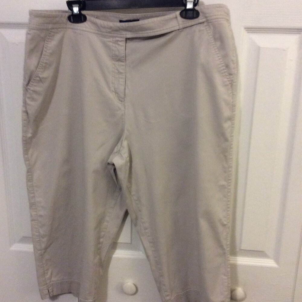 Khaki Westbound Woman stretch size 18W capris.